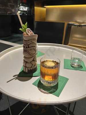 Banker's Bar - Photo 8