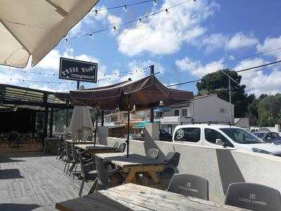 Hill Top Sorts Bar & Grill