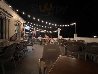 Hill Top Sorts Bar & Grill