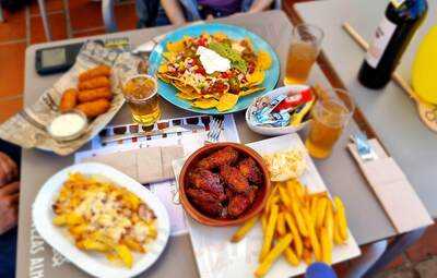 Hill Top Sorts Bar & Grill