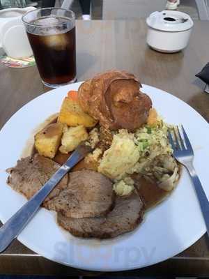 Hill Top Sorts Bar & Grill