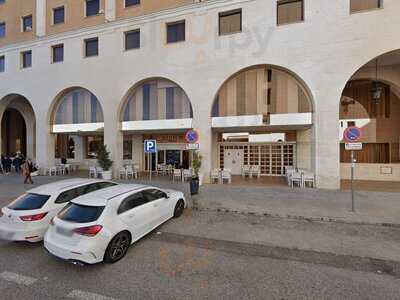 La Estacion Bar And Kitchen