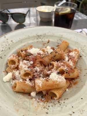 Mezzo & Mezzo Restaurant