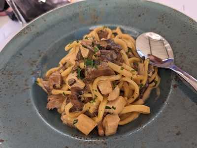 Mezzo & Mezzo Restaurant