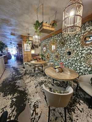 Organic Market & Food Restaurant