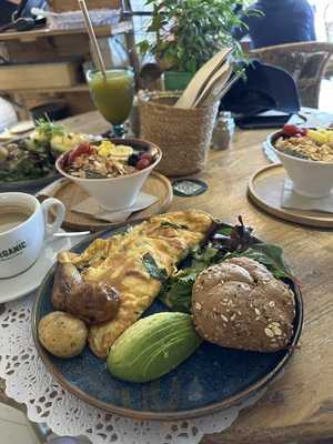 Organic Market & Food Restaurant