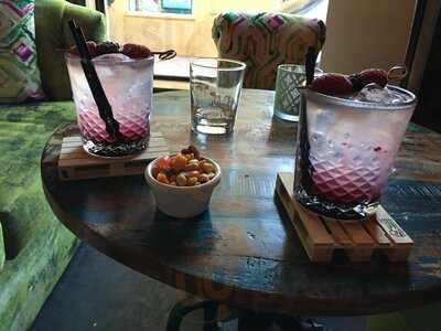 Urbain Coffee & Cocktail