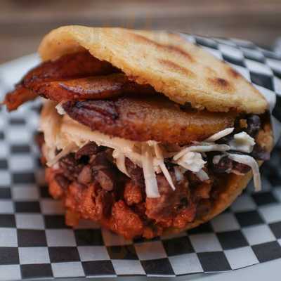 Rabipelao Raval / Arepas Y Cocteles Tropicales