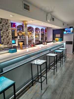 P H Zaragoza - Café, Tapas & Copas