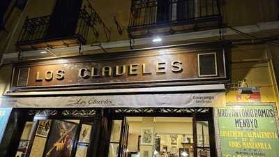 Los Claveles