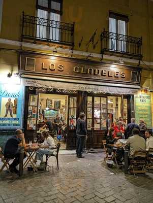 Los Claveles