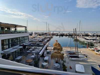 Muelle 327 Skybar & Lounge Port Calanova
