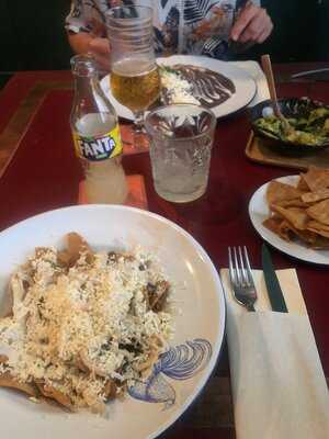 San Pedrito, Restaurante Y Licoreria