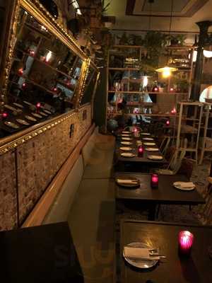 San Pedrito, Restaurante Y Licoreria