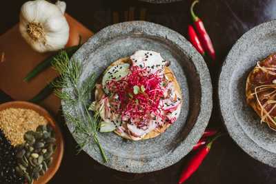 San Pedrito, Restaurante Y Licoreria