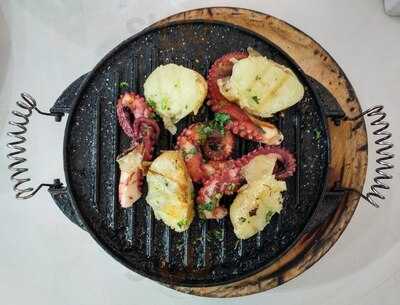 Julia's Restaurant Bar Café