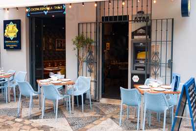 Julia's Restaurant Bar Café