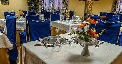 El Cruce Restaurant + Catering