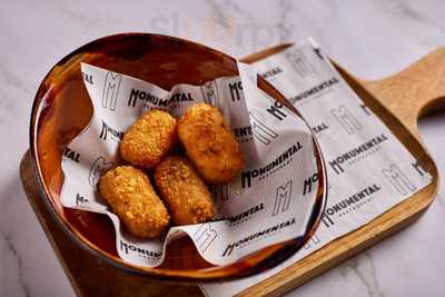 Monumental Restaurant