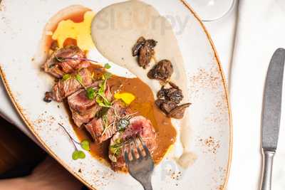 Monumental Restaurant