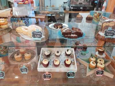 American Cupcakes Café