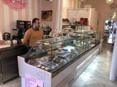 Pasteleria La Belle Vie