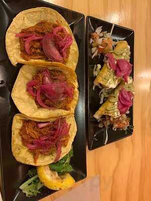 La Quebradora Taqueria Mex