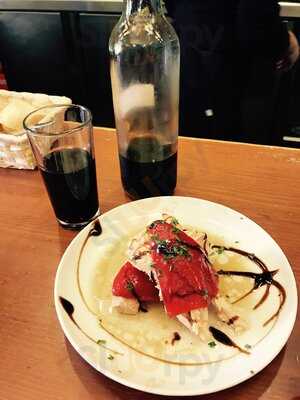 Bodega Y Abaceria Casa Adriano