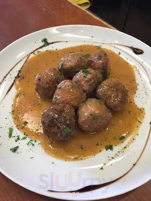 Bodega Y Abaceria Casa Adriano