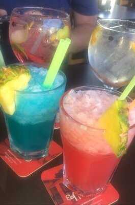 Zafiro Wine & Gin Bar