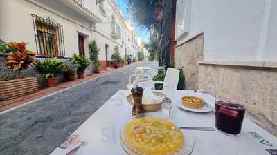 Hostal Restaurant El Gallo