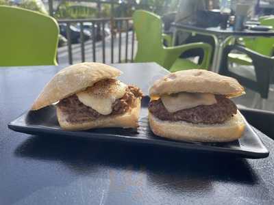 Tres 14 Tapas & Cafe