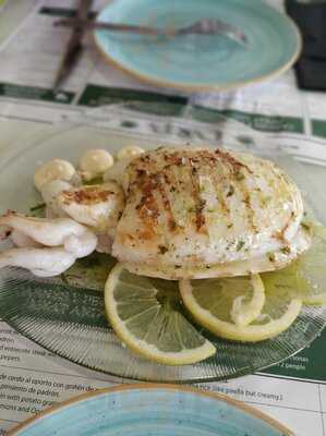 La Reina Friendly Restaurant