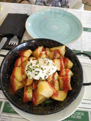 La Reina Friendly Restaurant