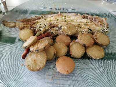 La Reina Friendly Restaurant