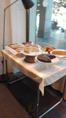 La Bienvenida Cafe & Deli