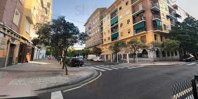 La Bienvenida Cafe & Deli