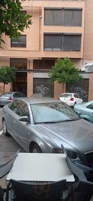 La Reina De Los Bares