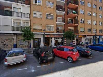 La Reina De Los Bares