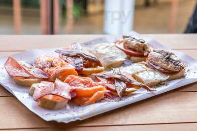 Taberna El Papelón Menéndez Y Pelayo