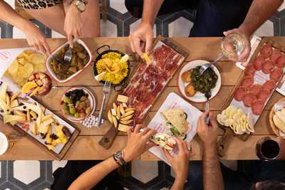 Taberna El Papelón Menéndez Y Pelayo
