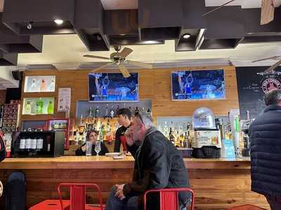 Red Corner Sports Bar - Photo 8