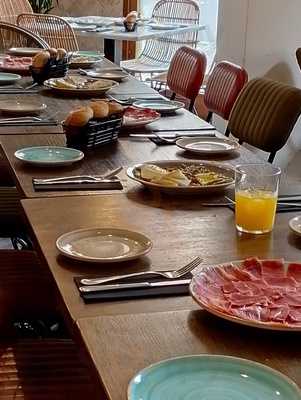 La Fuente, Cafeteria-bar