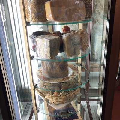 Chicotess Lounge Restaurant Bar