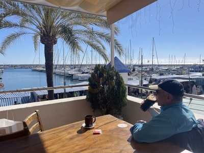 Healy's Irish Bar & Restaurant