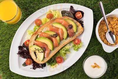 La Avenida Restaurant