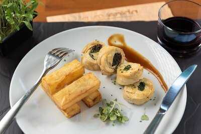 La Avenida Restaurant