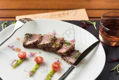 La Avenida Restaurant