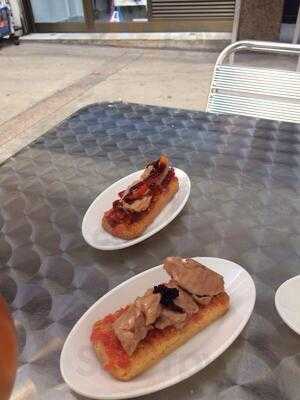 Bodega Canalla - Vermouths & Vinyls