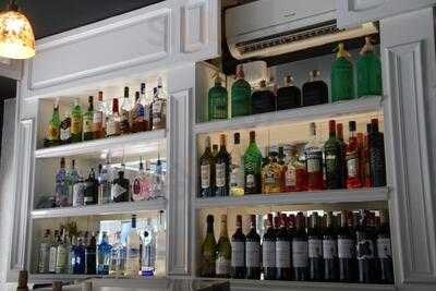 Bodega Canalla - Vermouths & Vinyls